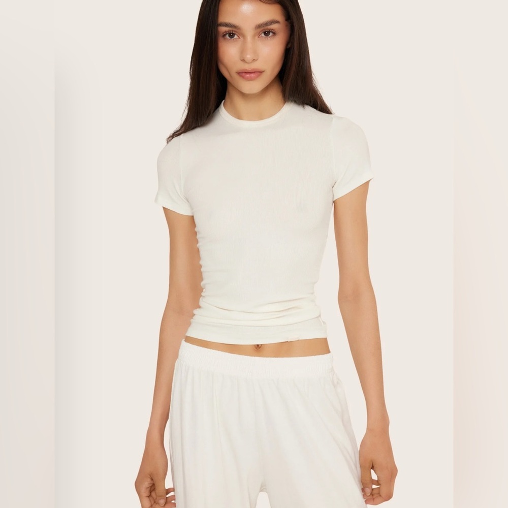 Set Active Ribbed Modal Body Tee in Blanc Size Small